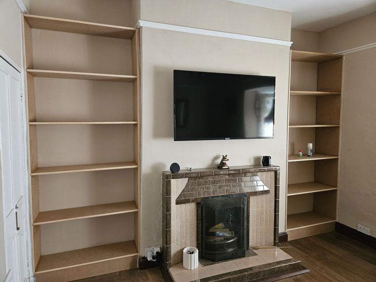 Alcove shelving built in either side of a fireplace